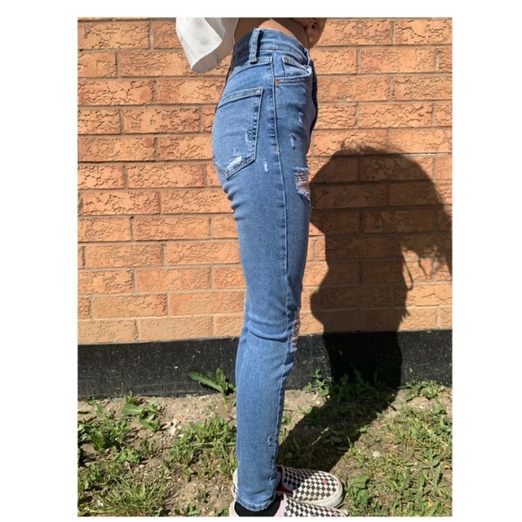 ✨High Waisted Ripped Jeans✨ - Picture 2 of 4